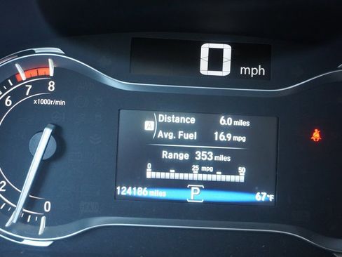 Used 2018 Honda Pilot Touring image 11