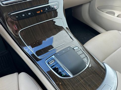 Used 2022 Mercedes-Benz GLC 300 image 18