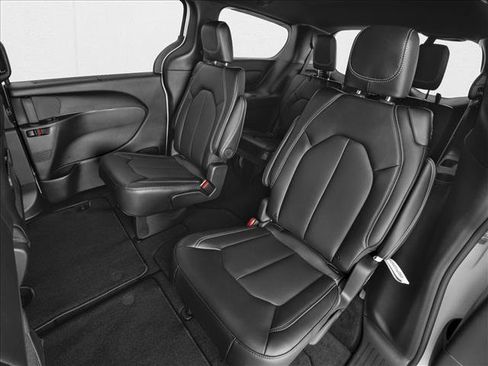 New 2026 Chrysler Voyager LX image 9