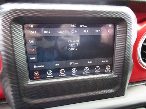 Used 2018 Jeep Wrangler Rubicon w/ Cold Weather Group AWD/4WD image 14