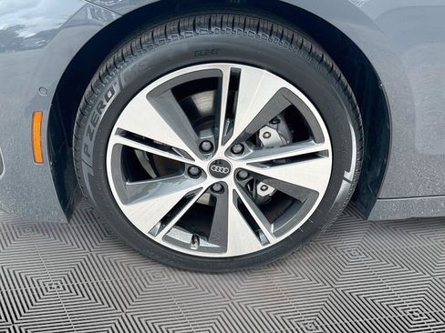 Used 2025 Audi A6 e-tron Premium Plus w/ Premium Plus RWD image 31