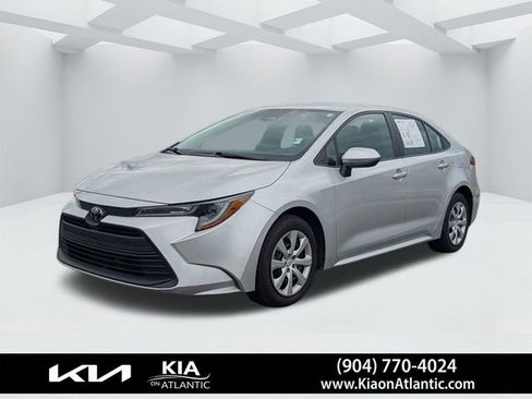 Used 2024 Toyota Corolla LE image 7