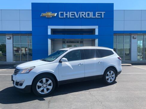 Used 2017 Chevrolet Traverse LT w/ Style and Technology Package AWD/4WD image 1