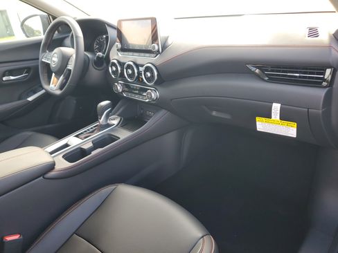 Used 2025 Nissan Sentra SR w/ SR Premium Package FWD image 9