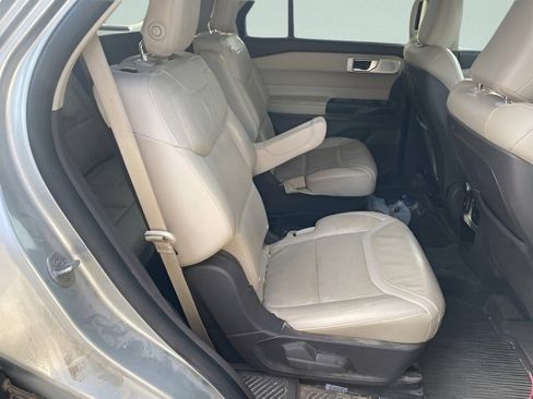 Used 2020 Ford Explorer Platinum w/ Premium Technology Package image 8