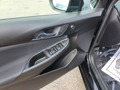 Used 2019 Chevrolet Cruze LT w/ Convenience Package FWD image 11
