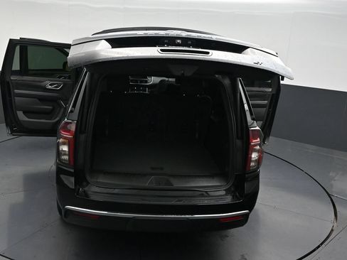 Used 2023 Chevrolet Suburban LT RWD image 36