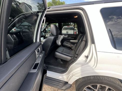 Used 2017 Ford Expedition XLT w/ Equipment Group 202A RWD image 10