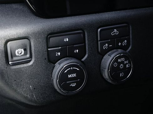 Used 2025 Chevrolet Silverado 3500 LT w/ Convenience Package image 18