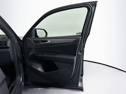 Used 2024 Volkswagen Atlas Cross Sport SE image 33