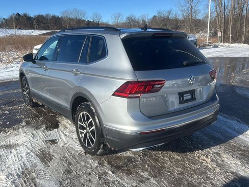 Used 2021 Volkswagen Tiguan SE image 3