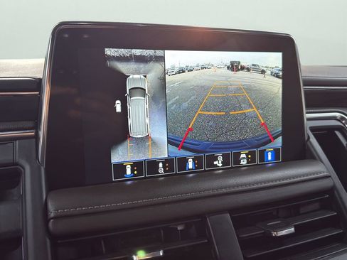 Used 2022 GMC Yukon XL SLT w/ SLT Luxury Package image 18