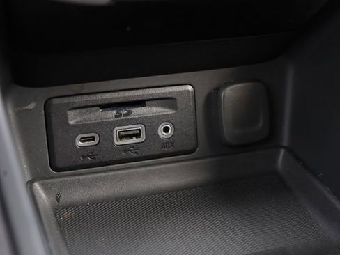 Used 2024 GMC Terrain SLT image 20