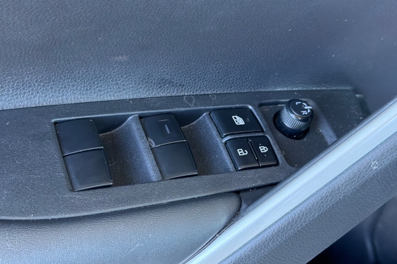 Used 2025 Toyota Corolla Cross L FWD image 14
