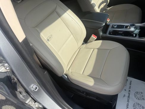 Used 2024 Ford Explorer XLT w/ Equipment Group 202A AWD/4WD image 59