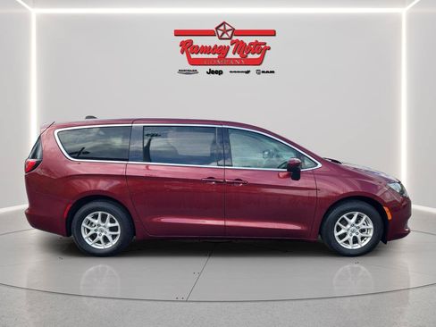 Used 2023 Chrysler Voyager LX FWD image 6