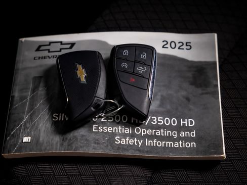 Used 2025 Chevrolet Silverado 3500 LT image 35