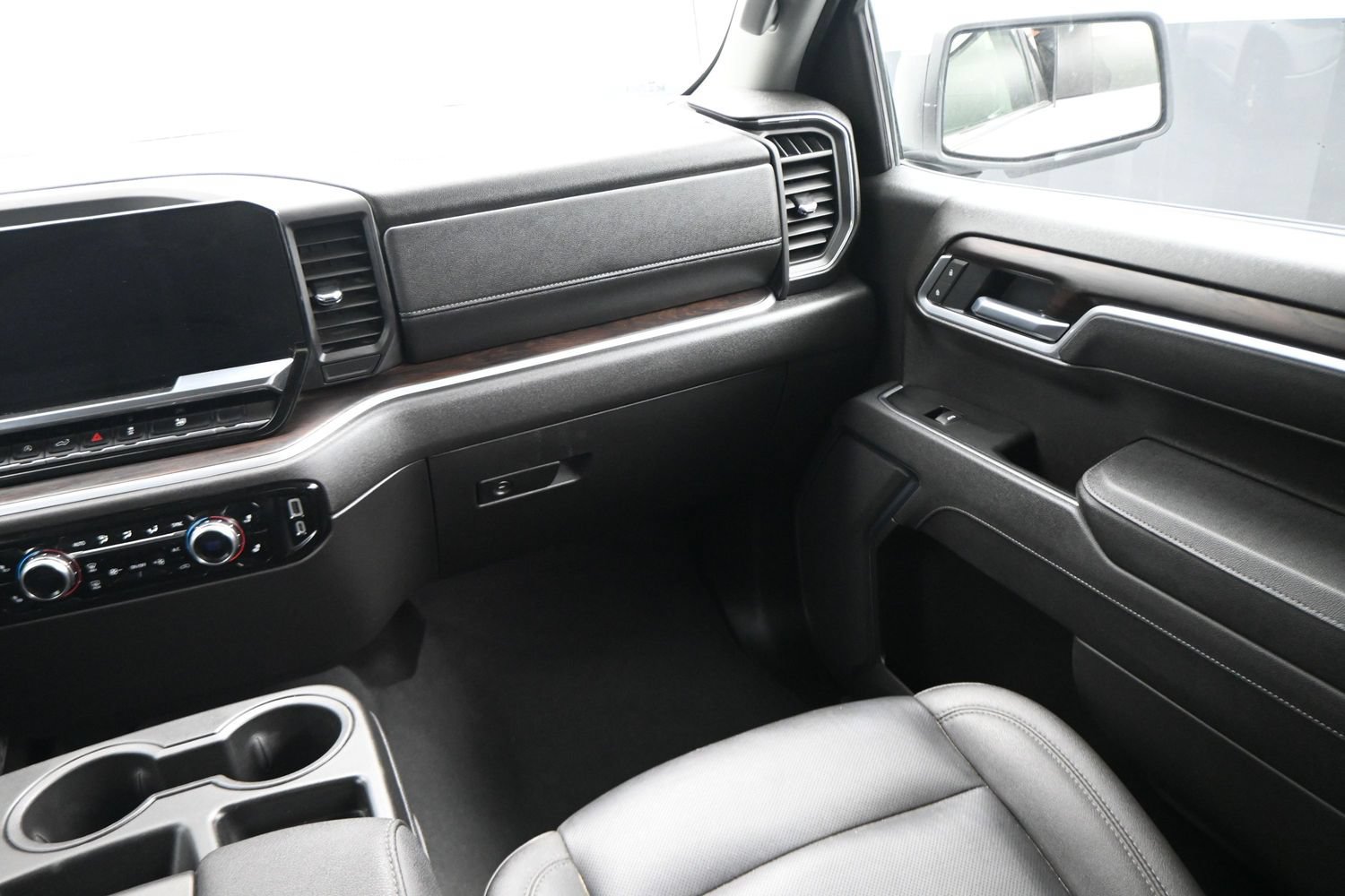 Used 2026 GMC Sierra 1500 SLT RWD image 14