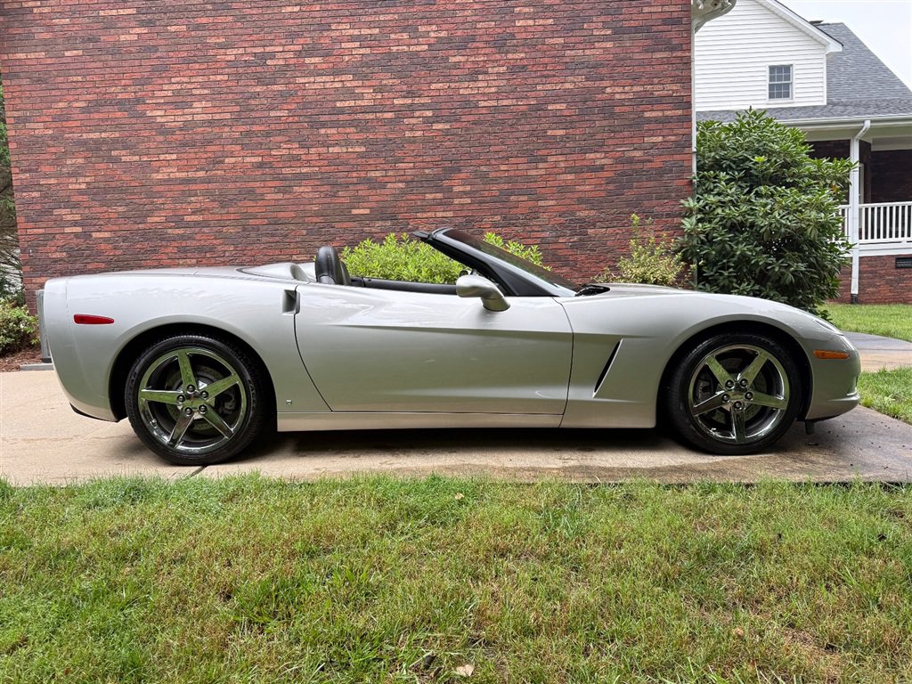 Used 2008 Chevrolet Corvette Convertible w/ Preferred Equipment Group RWD image 37