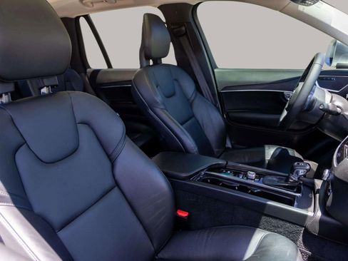 Used 2020 Volvo XC90 T5 Momentum w/ Protection Package Premier image 32