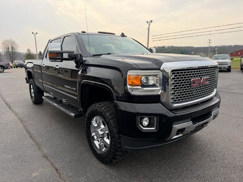 Used 2015 GMC Sierra 3500 Denali w/ Duramax Plus Package image 3