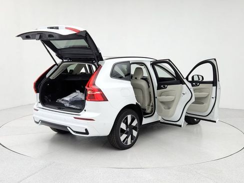 Certified 2024 Volvo XC60 T8 Plus w/ Protection Package Premier image 11