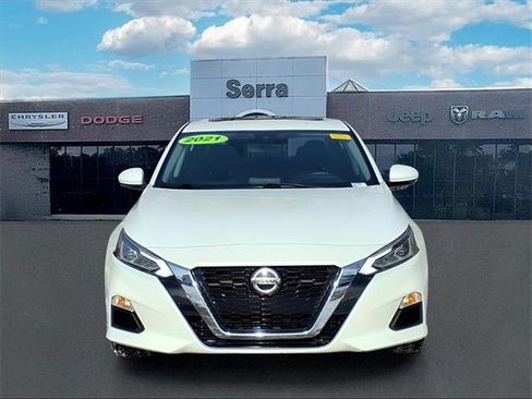 Used 2021 Nissan Altima 2.5 SV w/ SV Premium Package image 2