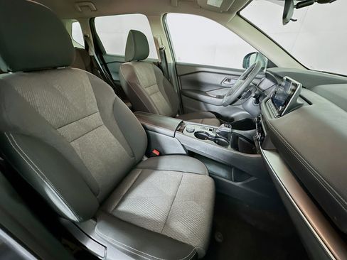 Used 2025 Nissan Rogue SV image 30