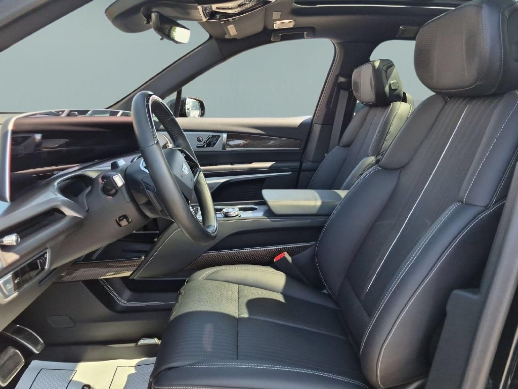 Certified 2026 Cadillac Vistiq Luxury w/ LPO, Floor Liner Package AWD/4WD image 18