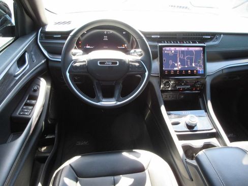 Used 2024 Jeep Grand Cherokee Limited AWD/4WD image 15