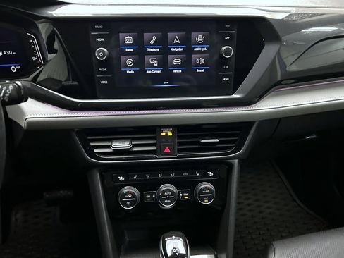 Used 2022 Volkswagen Taos SEL image 13