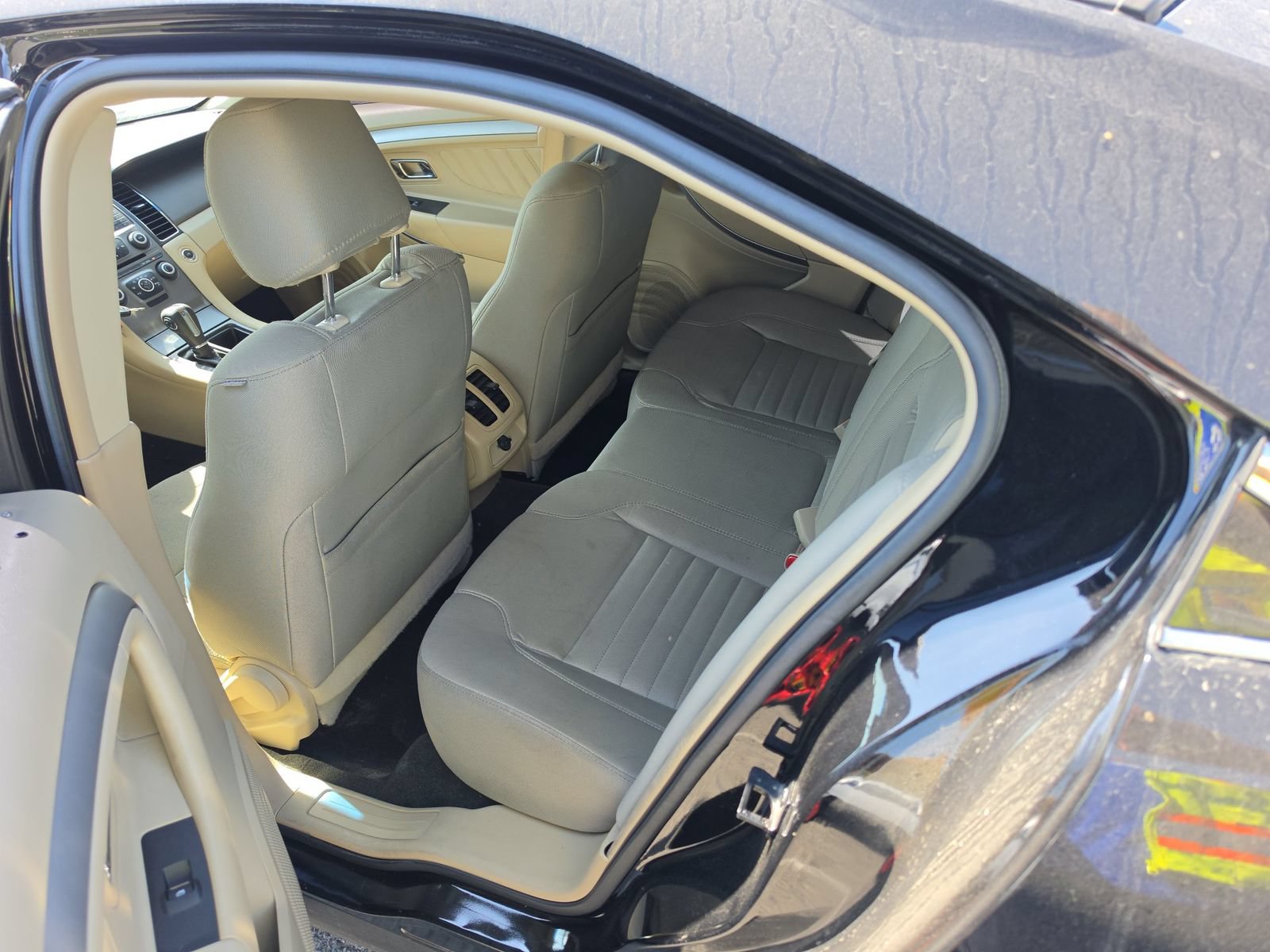 Used 2018 Ford Taurus SE FWD image 12