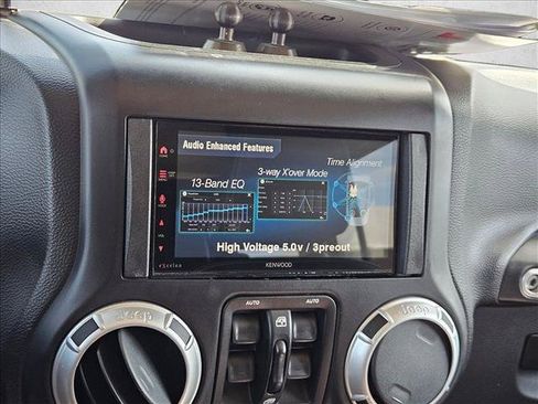 Used 2013 Jeep Wrangler Unlimited Rubicon w/ Connectivity Group AWD/4WD image 22