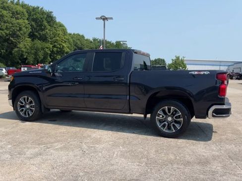 Used 2023 Chevrolet Silverado 1500 LT AWD/4WD image 6