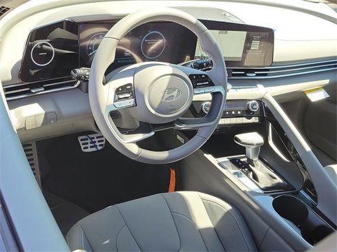 New 2025 Hyundai Elantra SEL image 2