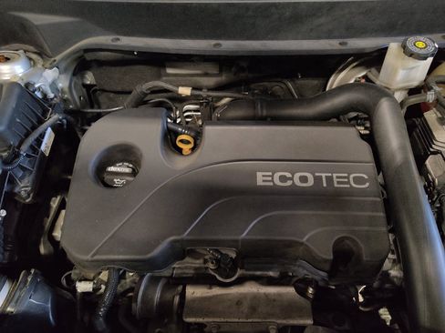 Used 2018 Chevrolet Equinox LS FWD image 30