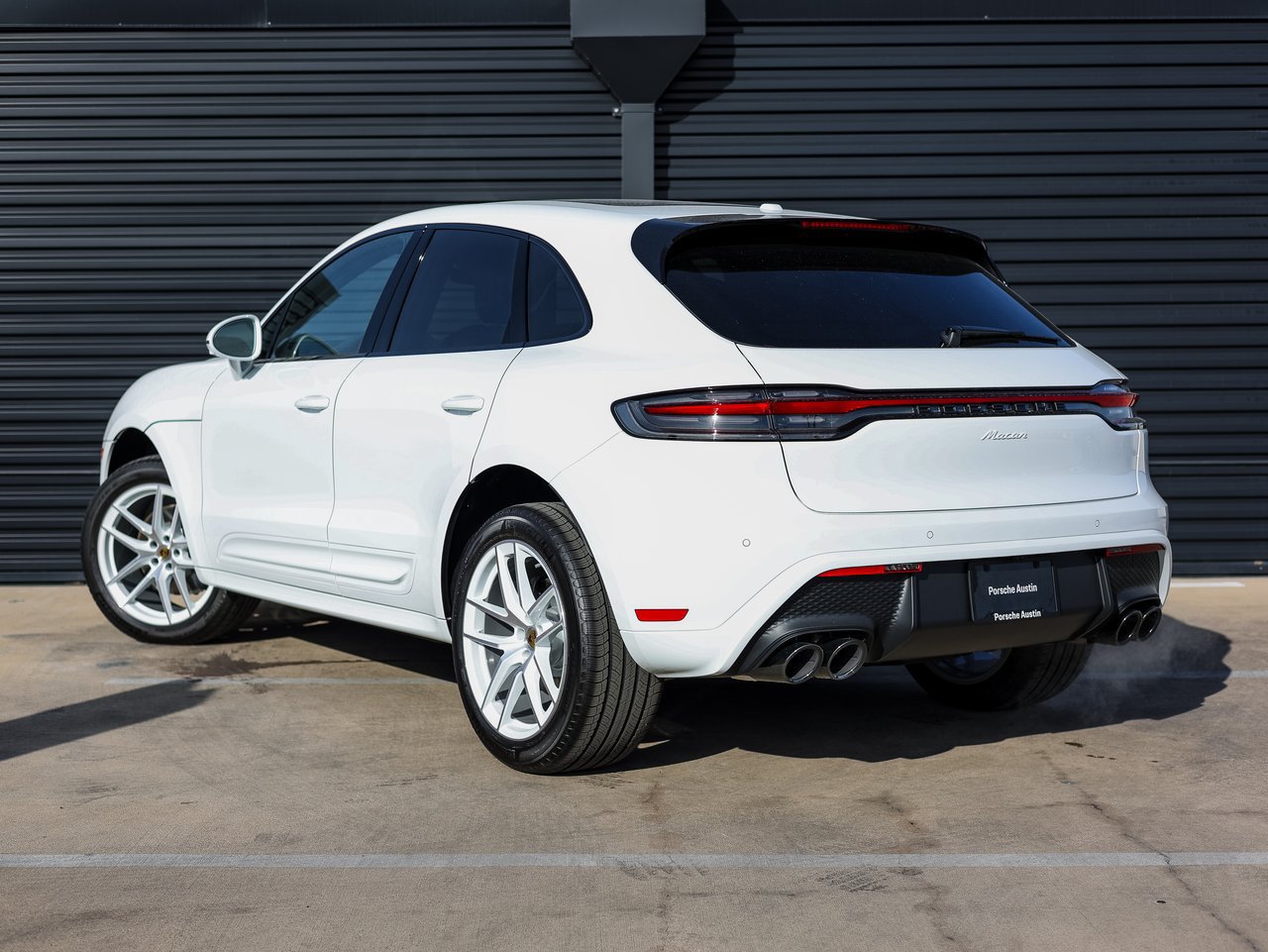 Certified 2026 Porsche Macan AWD/4WD image 3