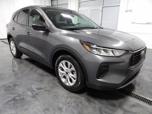 Used 2023 Ford Escape Active image 2