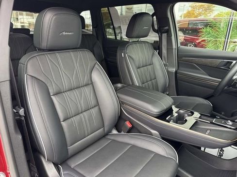 Used 2026 Buick Enclave Avenir AWD/4WD image 24