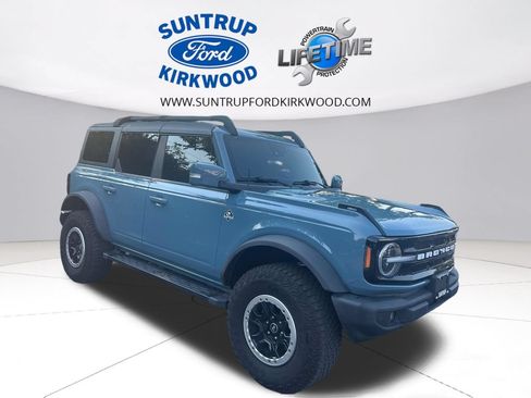 Used 2023 Ford Bronco Outer Banks w/ Sasquatch Package AWD/4WD image 9