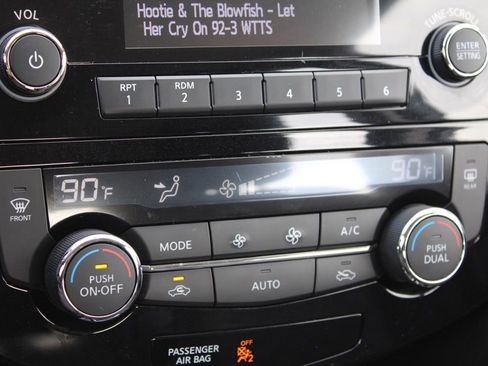 Used 2018 Nissan Rogue Sport SV image 36