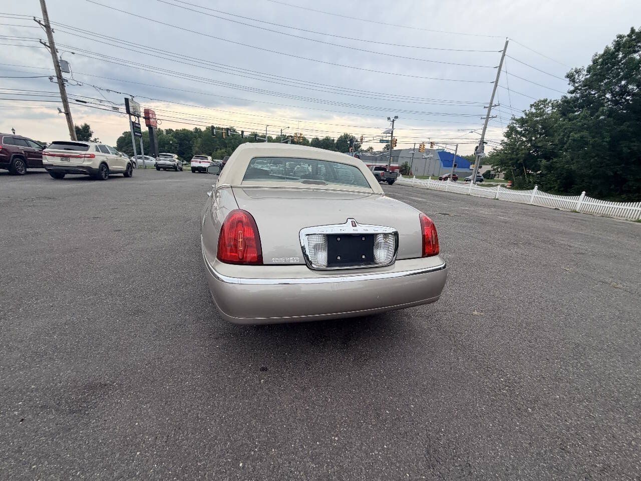 Used 1999 Lincoln Town Car Signature RWD image 34