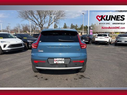 Used 2024 Volvo XC40 B5 Core AWD/4WD image 5