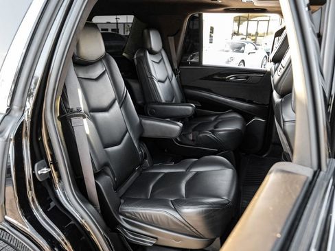 Used 2019 Cadillac Escalade Platinum image 38