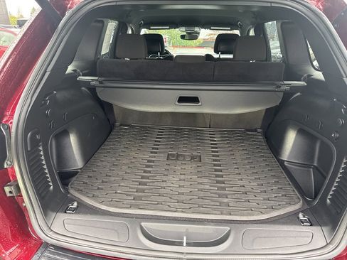 Used 2021 Jeep Grand Cherokee Laredo w/ Security & Convenience Group image 25