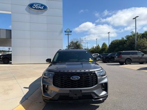 Used 2025 Ford Explorer ST-Line w/ Premium Package RWD image 8