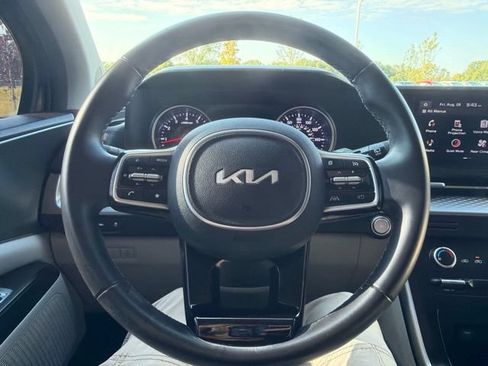 Used 2023 Kia Carnival LX FWD image 48