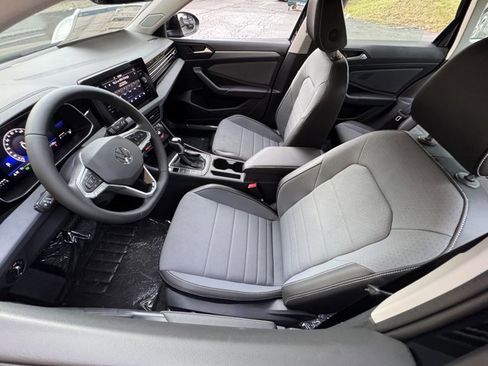 New 2025 Volkswagen Jetta SE image 19