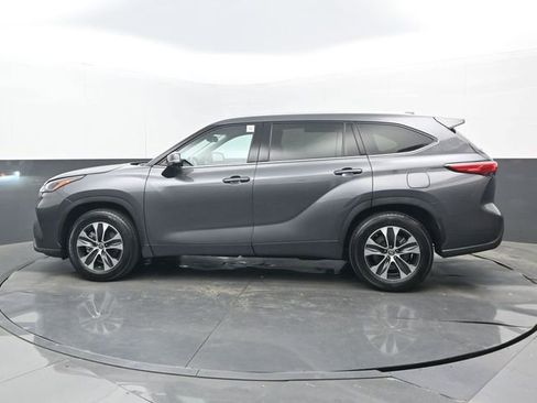 Used 2022 Toyota Highlander XLE image 23