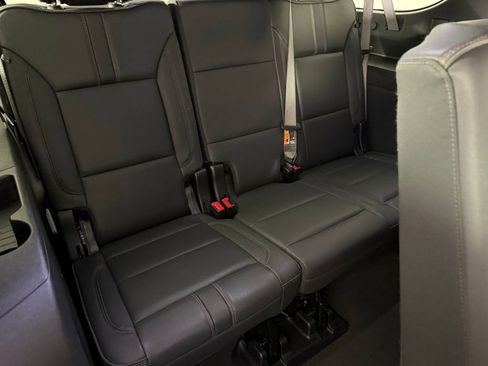 Used 2025 Chevrolet Suburban RST image 32